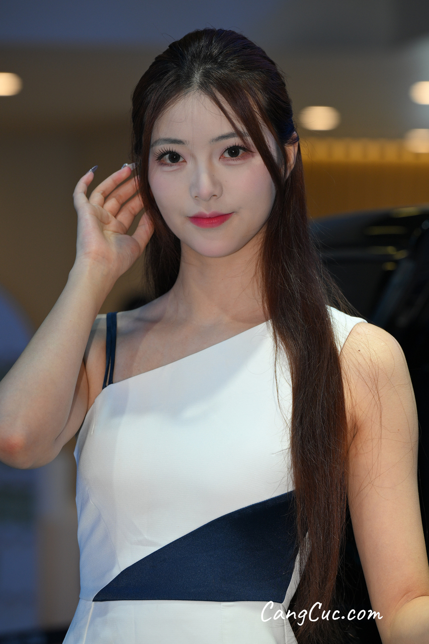 [精选街拍作品] No.5018 白裙洛洛美足